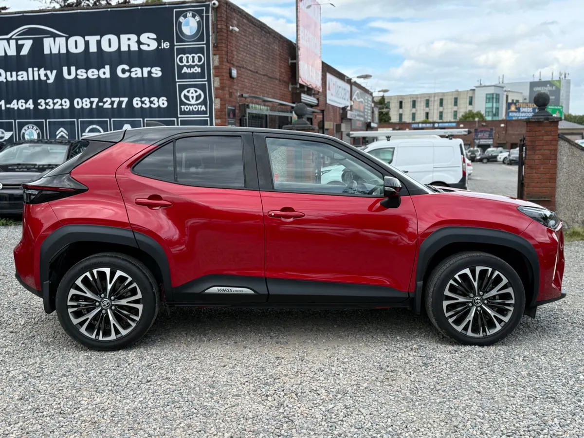 2022 Toyota Yaris Cross 1.5 SOL AUTO - Image 2