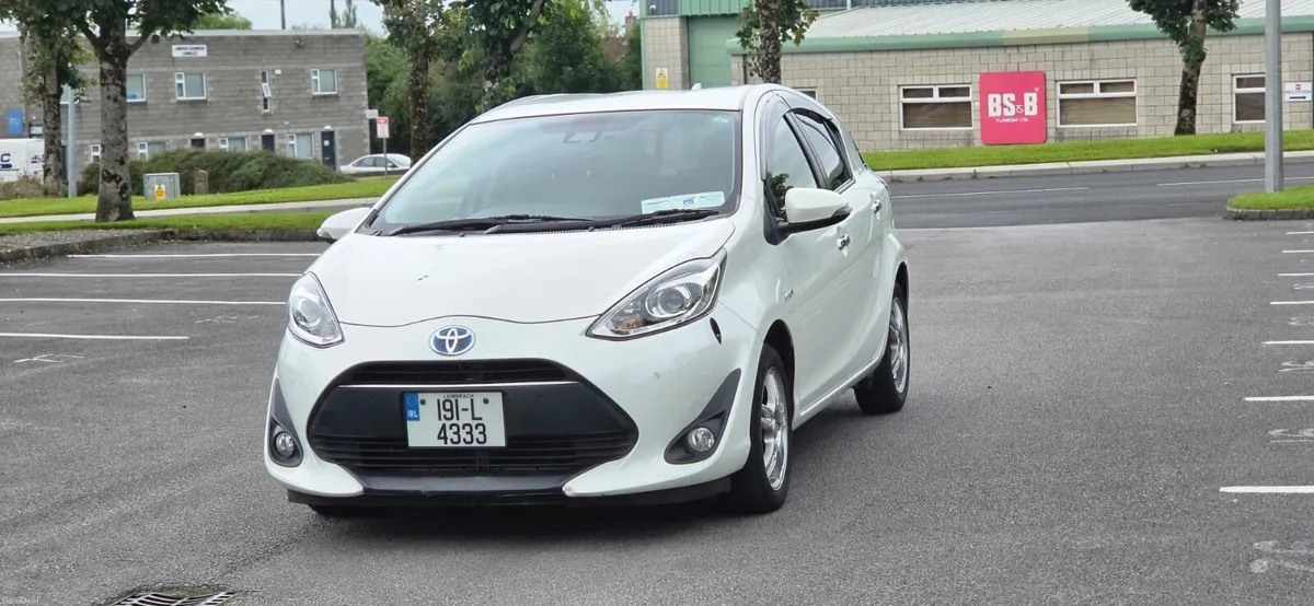 Toyota Aqua Hybrid push start Low mileage 70k - Image 6