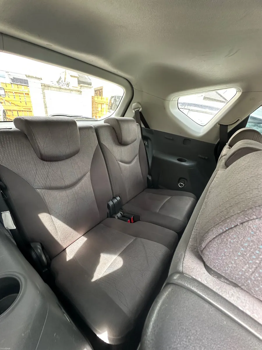 Toyota Prius Alpha – 2012 Hybrid 1.8 - Image 5