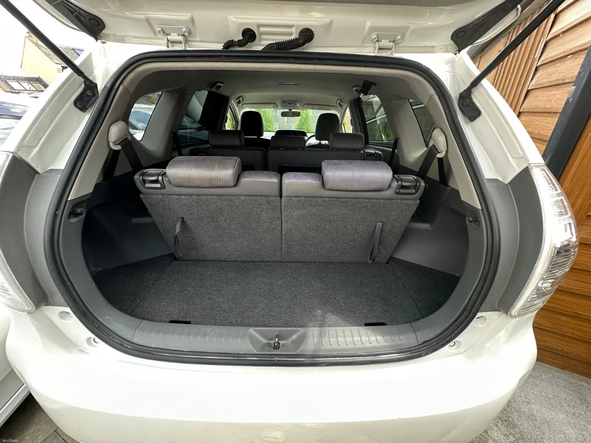 Toyota Prius Alpha – 2012 Hybrid 1.8 - Image 6