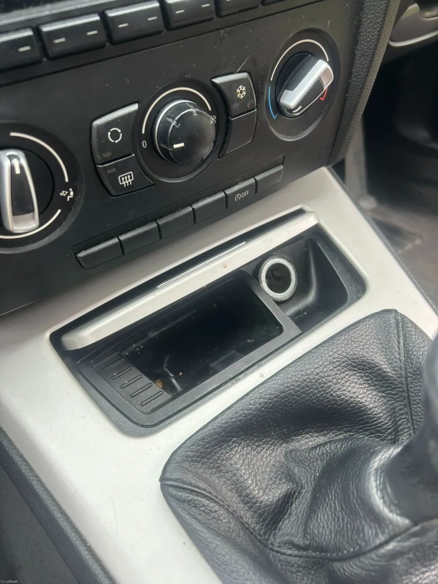 BMW 3-Series 2010 - Image 2