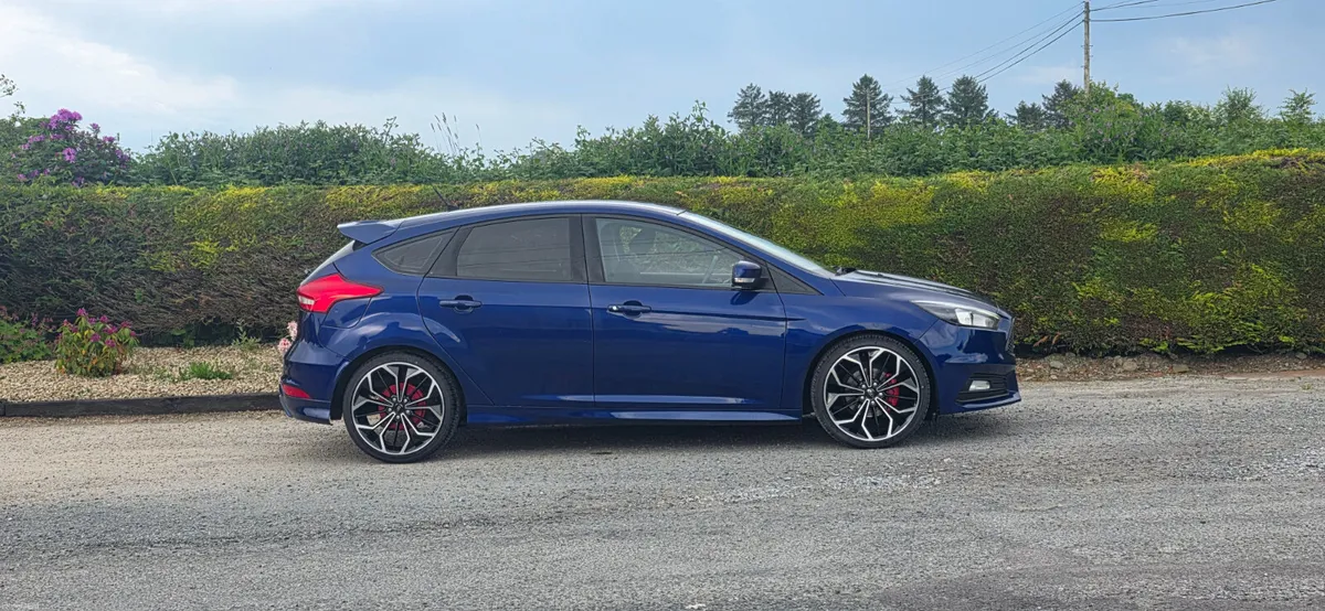 Ford Focus ST-Line 1.5 Diesel - Image 2