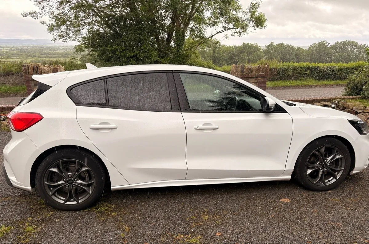White 191 Ford Focus ST Line - Image 3