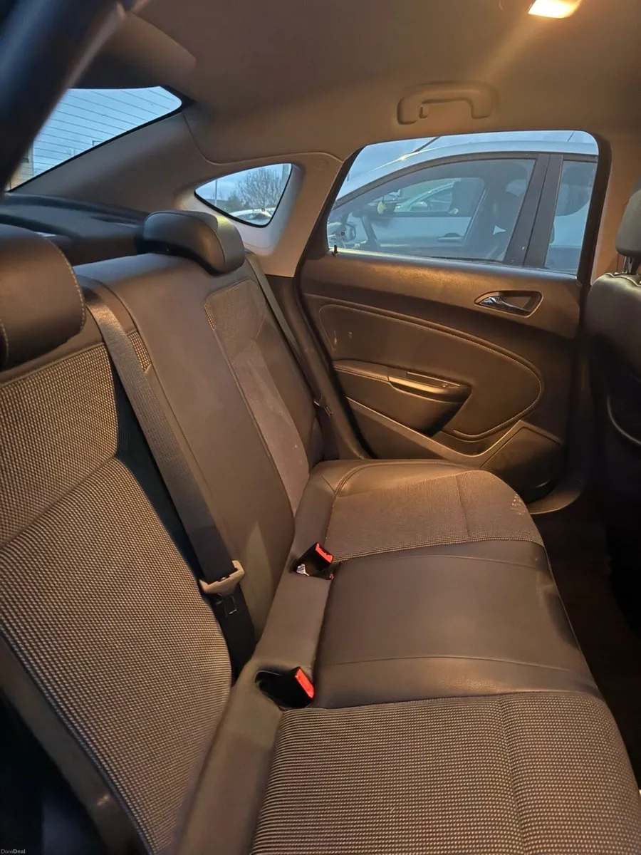 car - Image 2