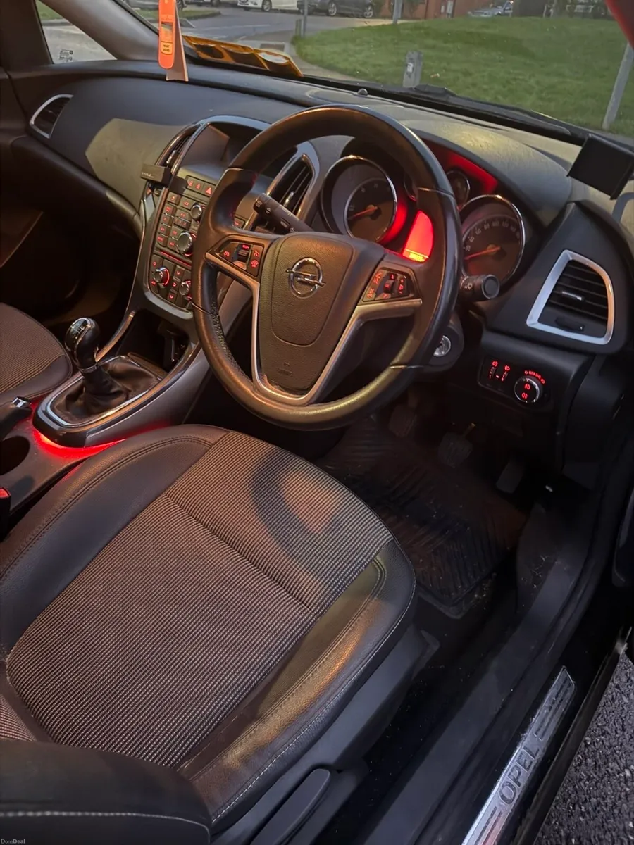car - Image 3