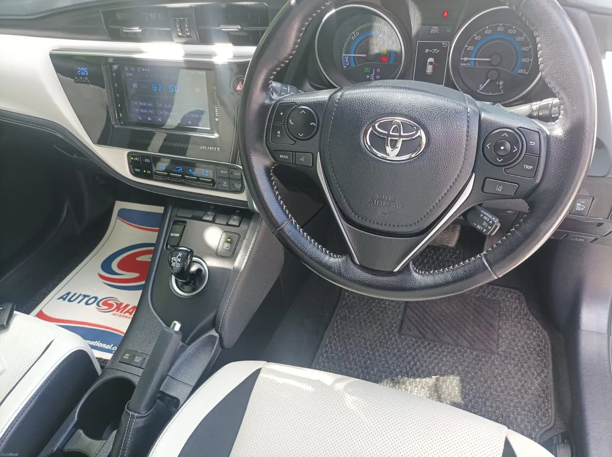 Toyota Auris 1.8 Hybrid 1/2 Leather & Suede, 2017 - Image 4