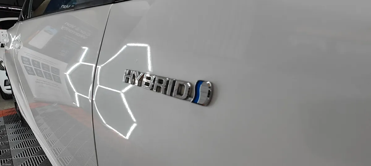 172- Toyota Prius 1.8 Petrol Hybrid - Image 6