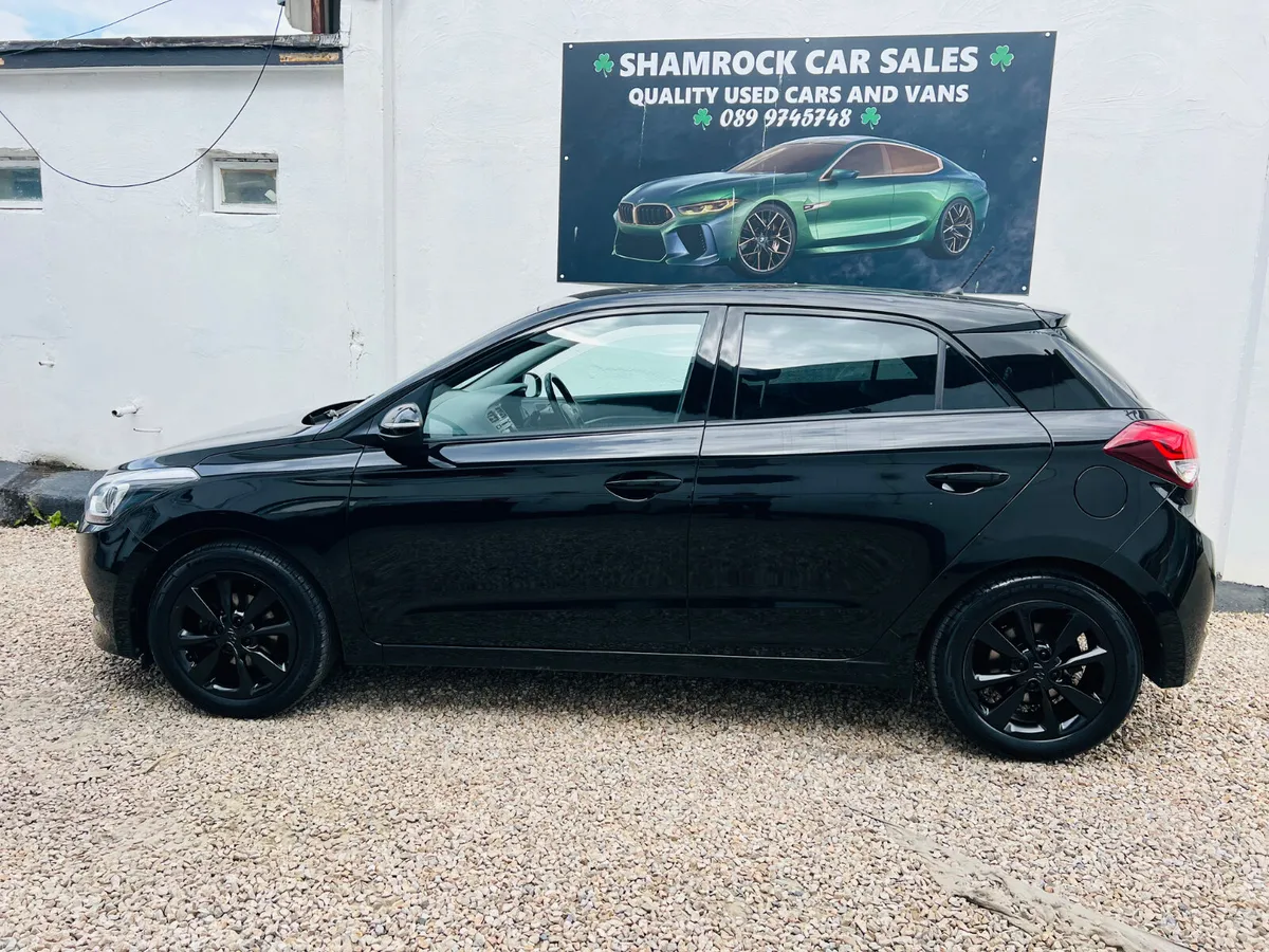 2017 Hyundai i20 1.2 Duluxe **only 74000km** - Image 2