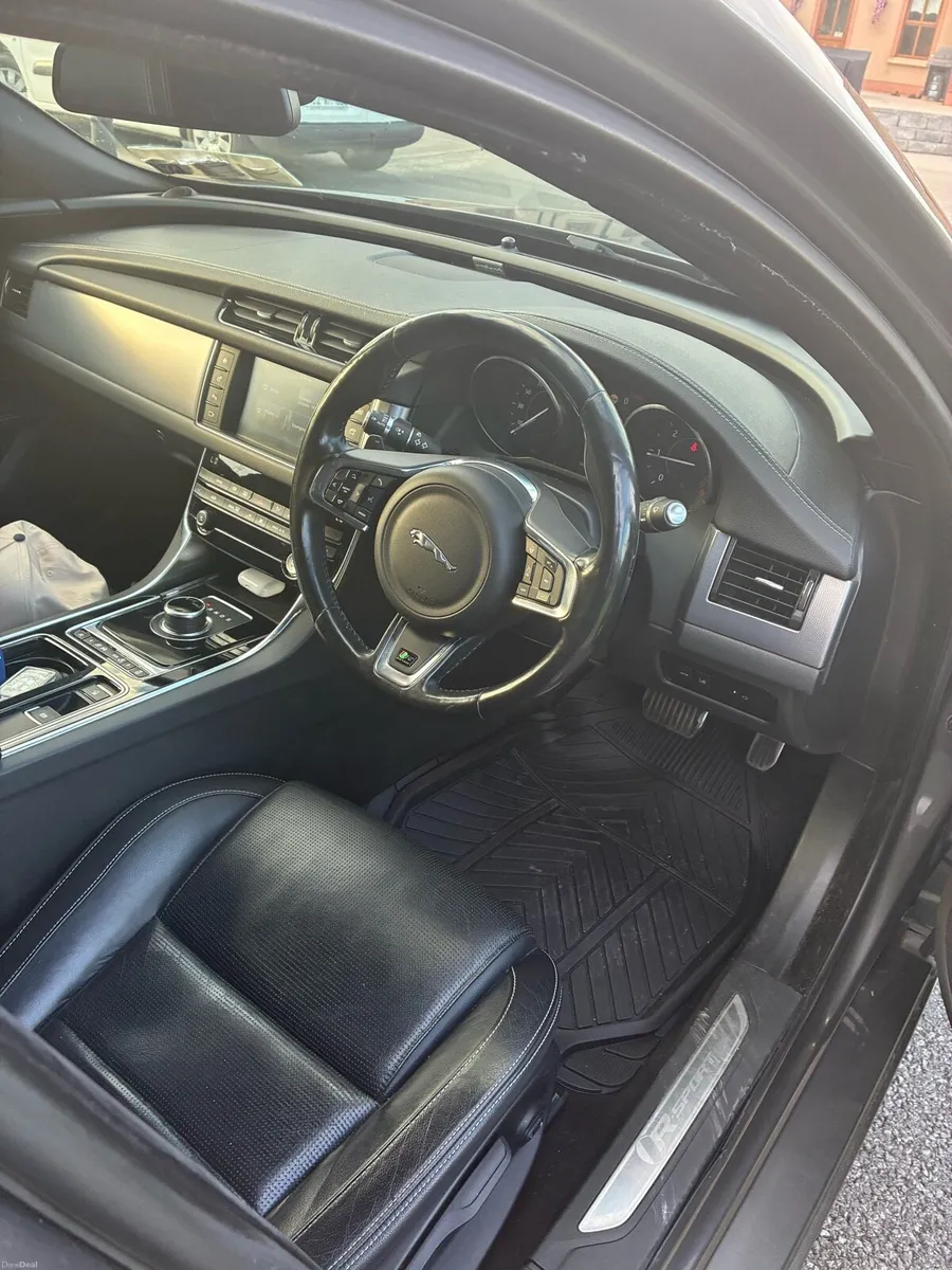 Jaguar XF - Image 6