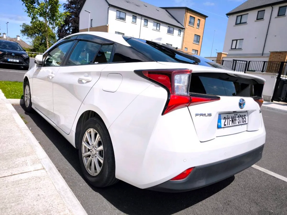 2021 Toyota Prius safety Plus II Extra sensors - Image 3