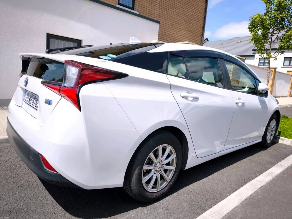2021 Toyota Prius 79k kilometers Extra sensors - Image 5