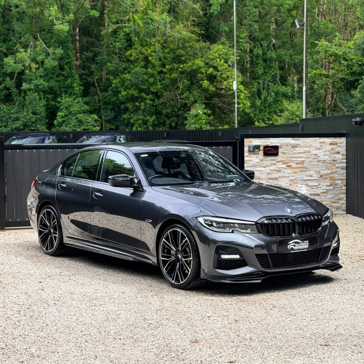 BMW 3-Series 2022 - Image 1