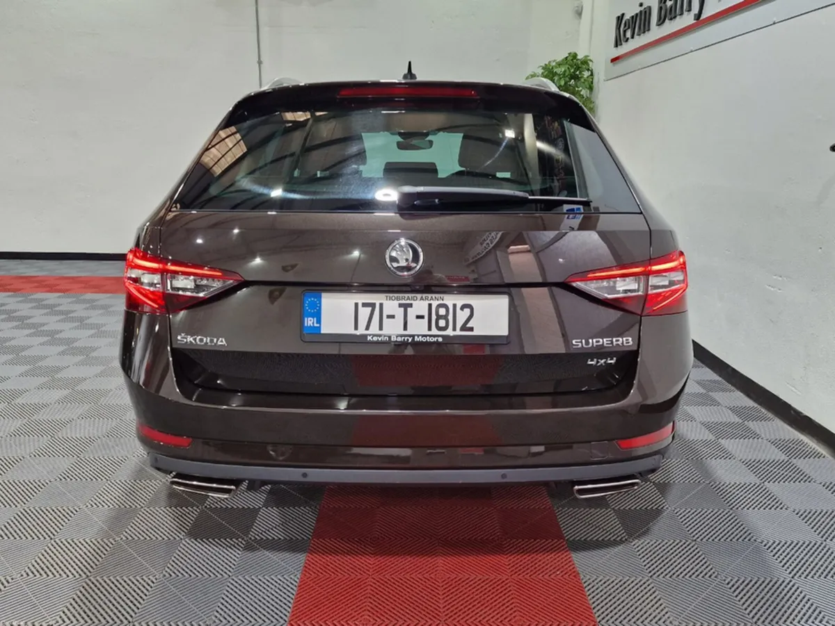 Skoda Superb 2.0TSi COMBI (LAURIN & KLEMENT) 4X4 2 - Image 3
