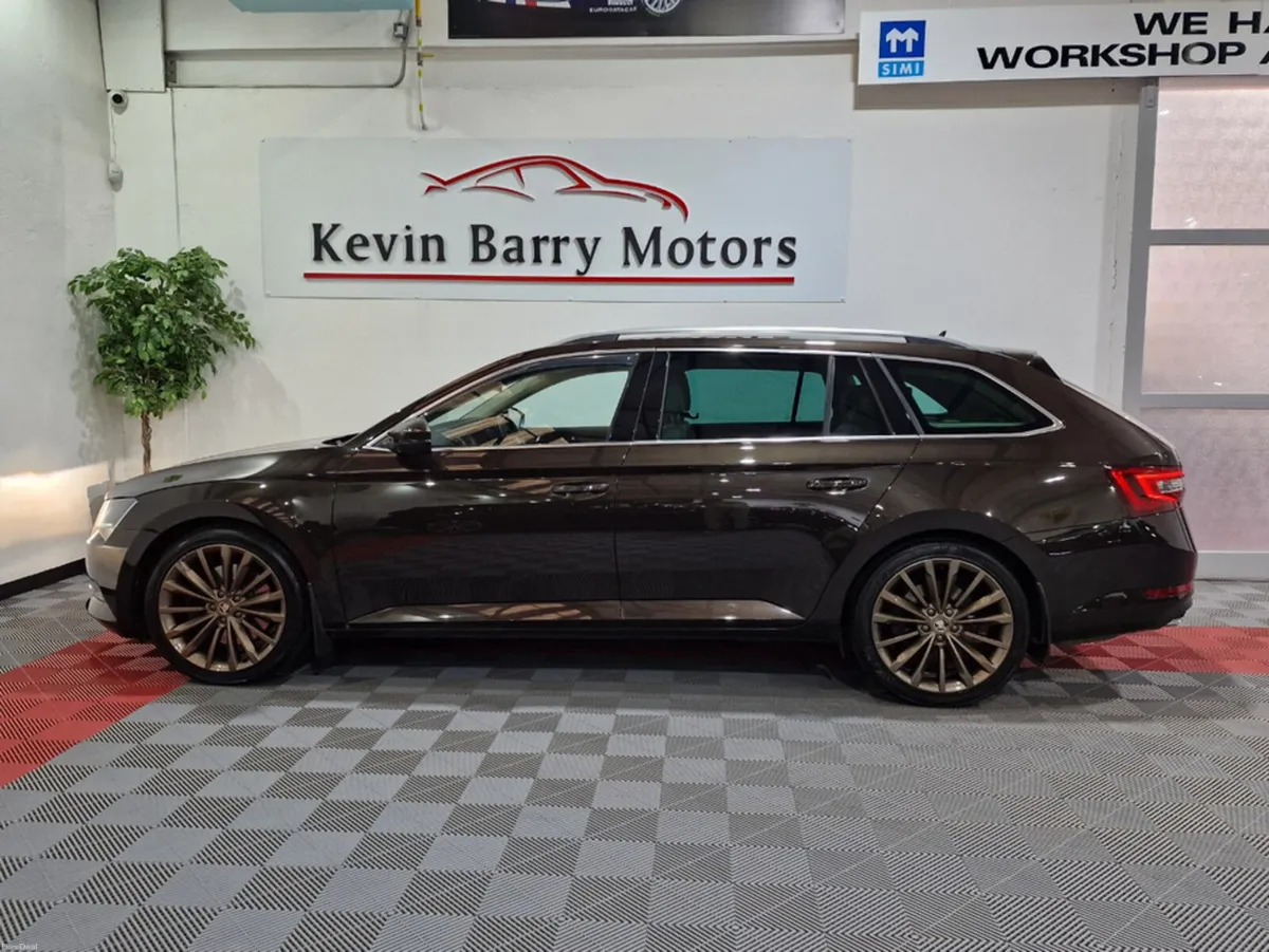 Skoda Superb 2.0TSi COMBI (LAURIN & KLEMENT) 4X4 2 - Image 5