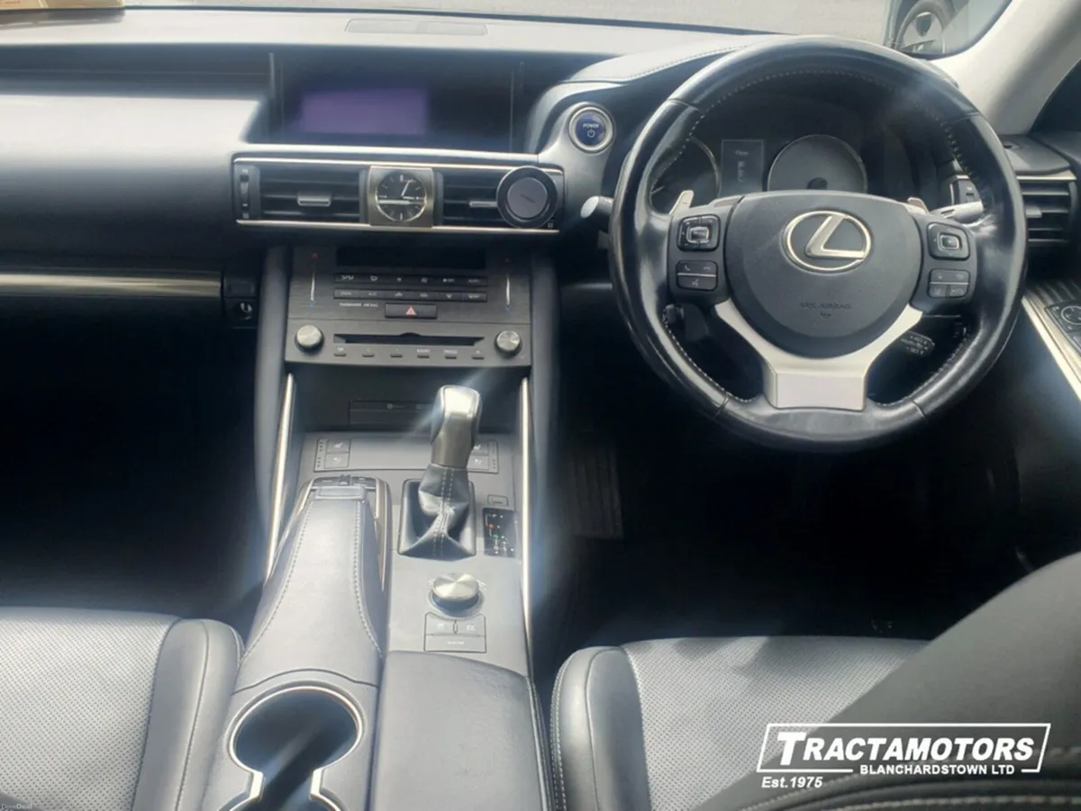 Lexus IS 2.5 223BHP 4DR AUTO - Image 2