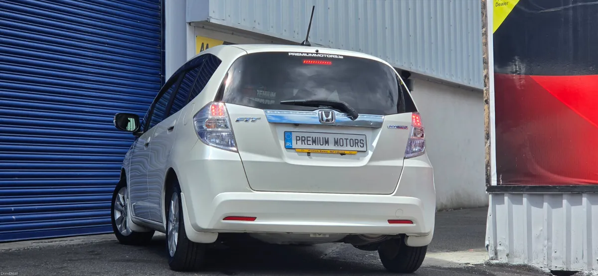Honda Fit Hybrid Automatic - Image 3