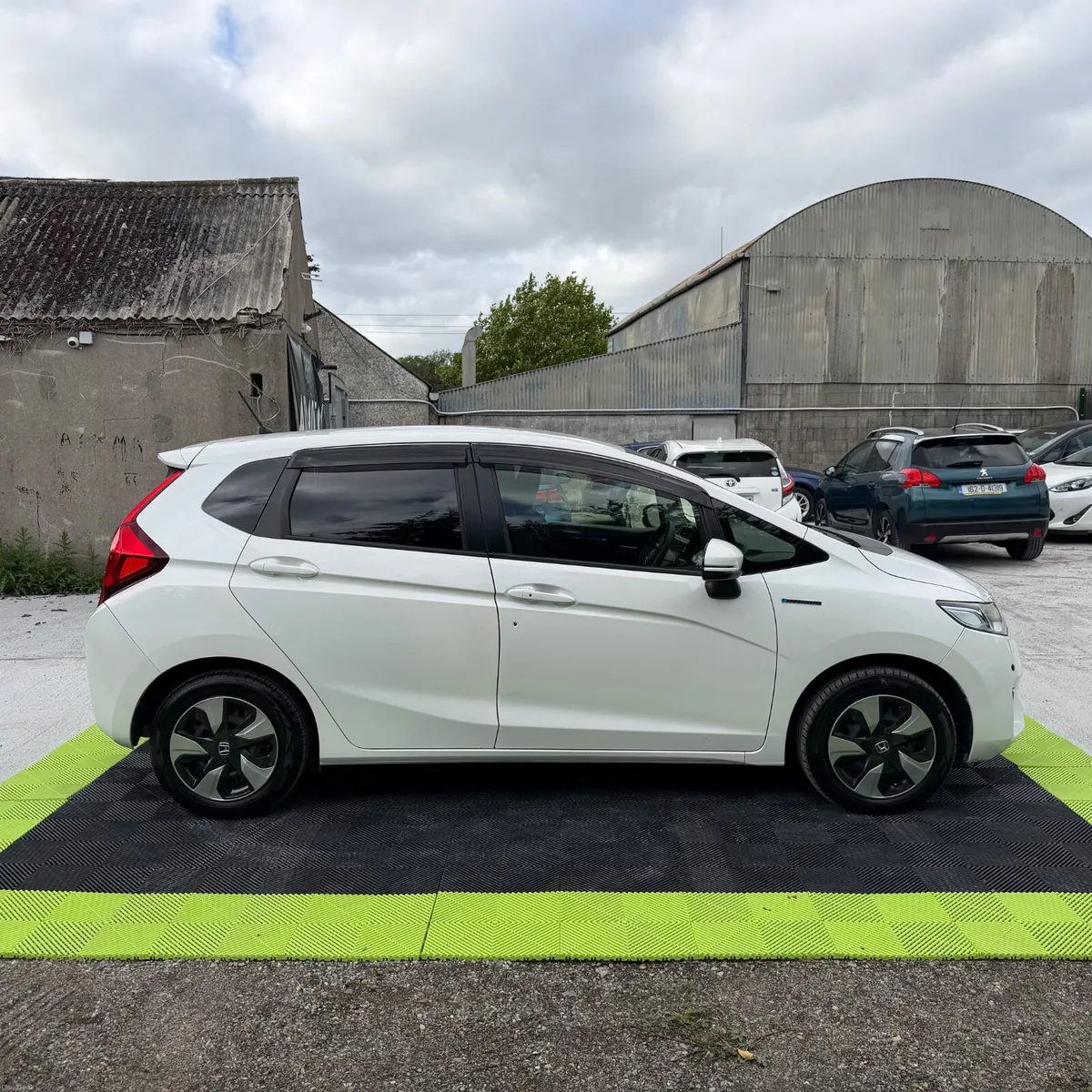 Honda Fit 2015 Hybrid - Image 3