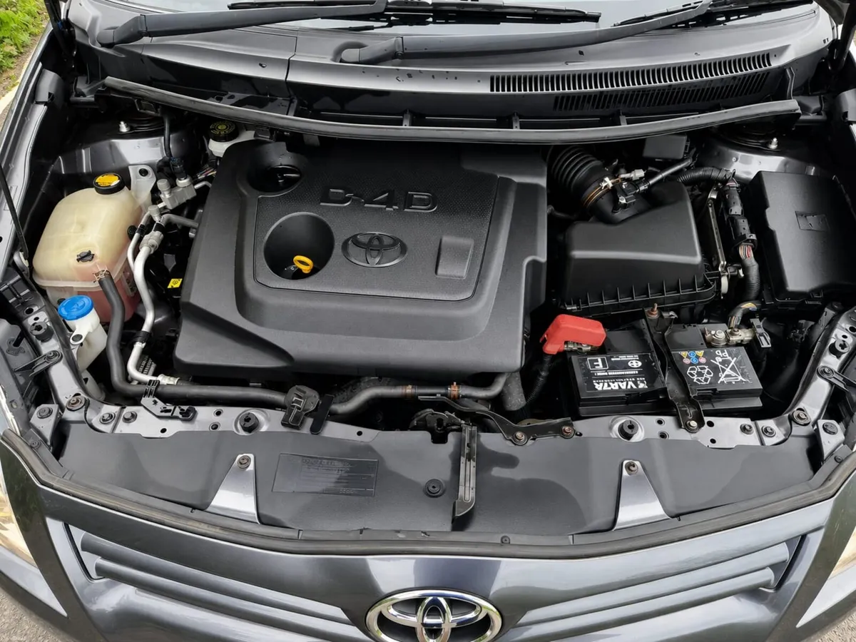 Toyota Auris 1.4 NEW NCT LOW KM - Image 3