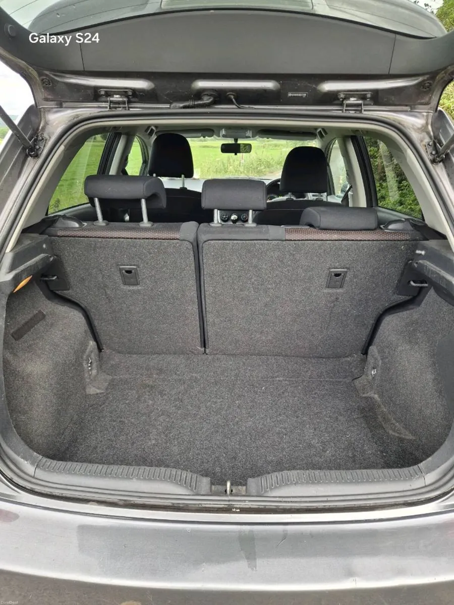 Toyota Auris 1.4 NEW NCT LOW KM - Image 4