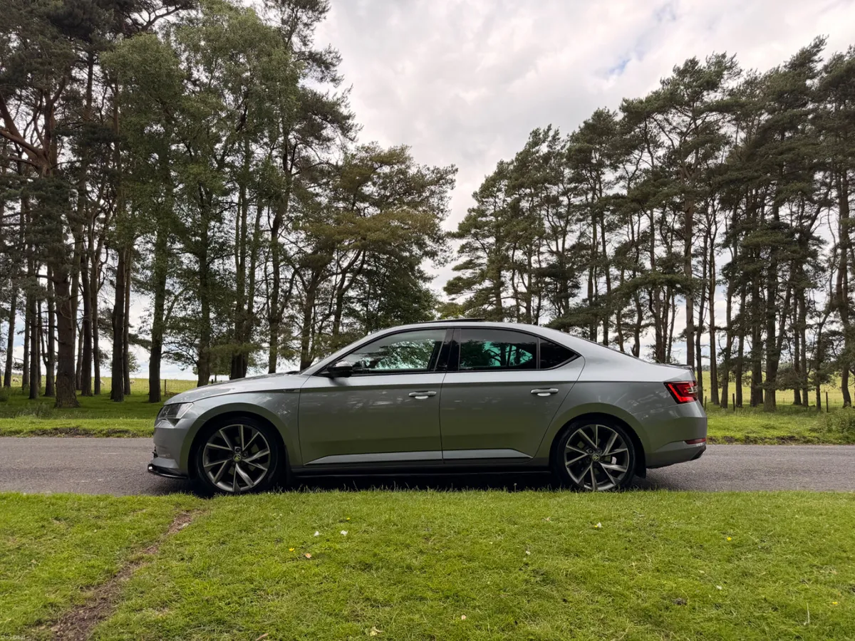 Skoda Superb Sportline 190 BHP DSG Auto - Image 4