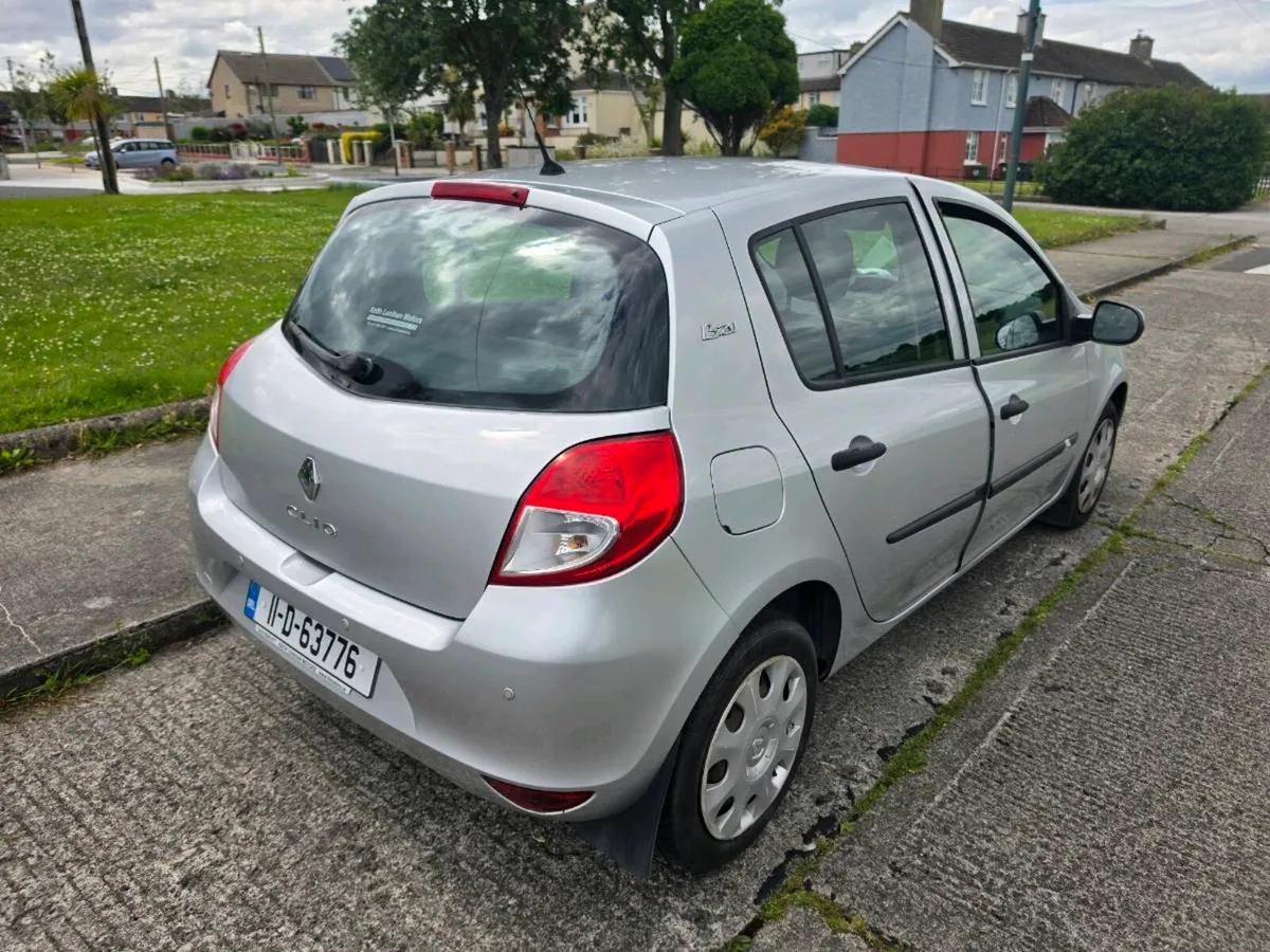2011 Clio - Image 3