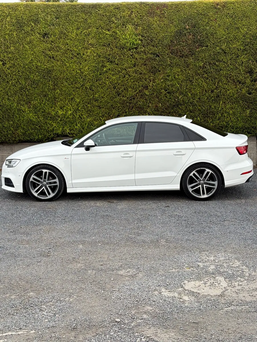 Audi A3 salon S-Line Black Edition - Image 1