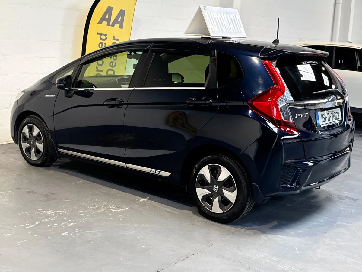 2016 Honda Fit 1.5 Hybrid Automatic,CarPlay - Image 6