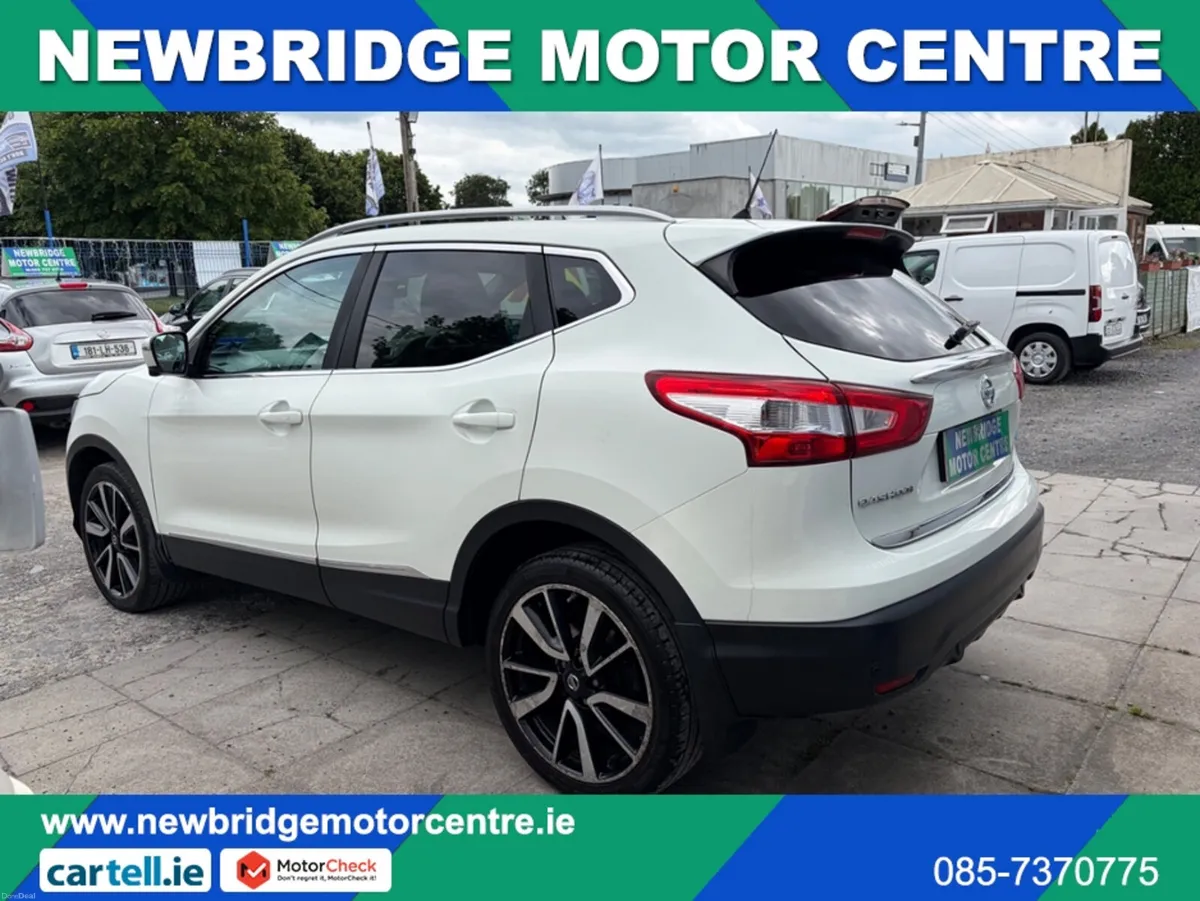 Nissan Qashqai 1.5 DSL SVE + GLASS ROYALE ROOF 4DR - Image 3