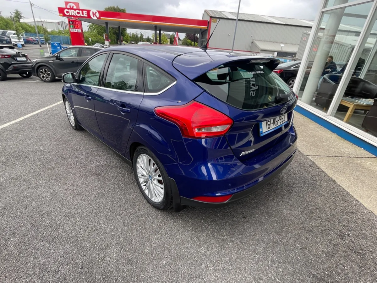Ford Focus ZETEC 5DR 1.5 TD 95PS 6SPEED 4DR - Image 4