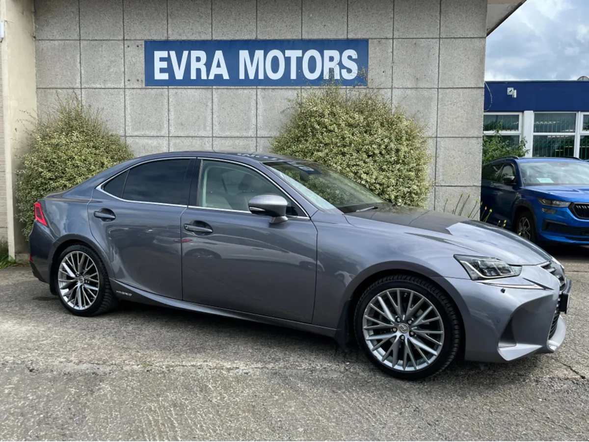 Lexus IS PREMIUM HYBRID AUTOMATIC 2.5 PETROL //HIG - Image 3