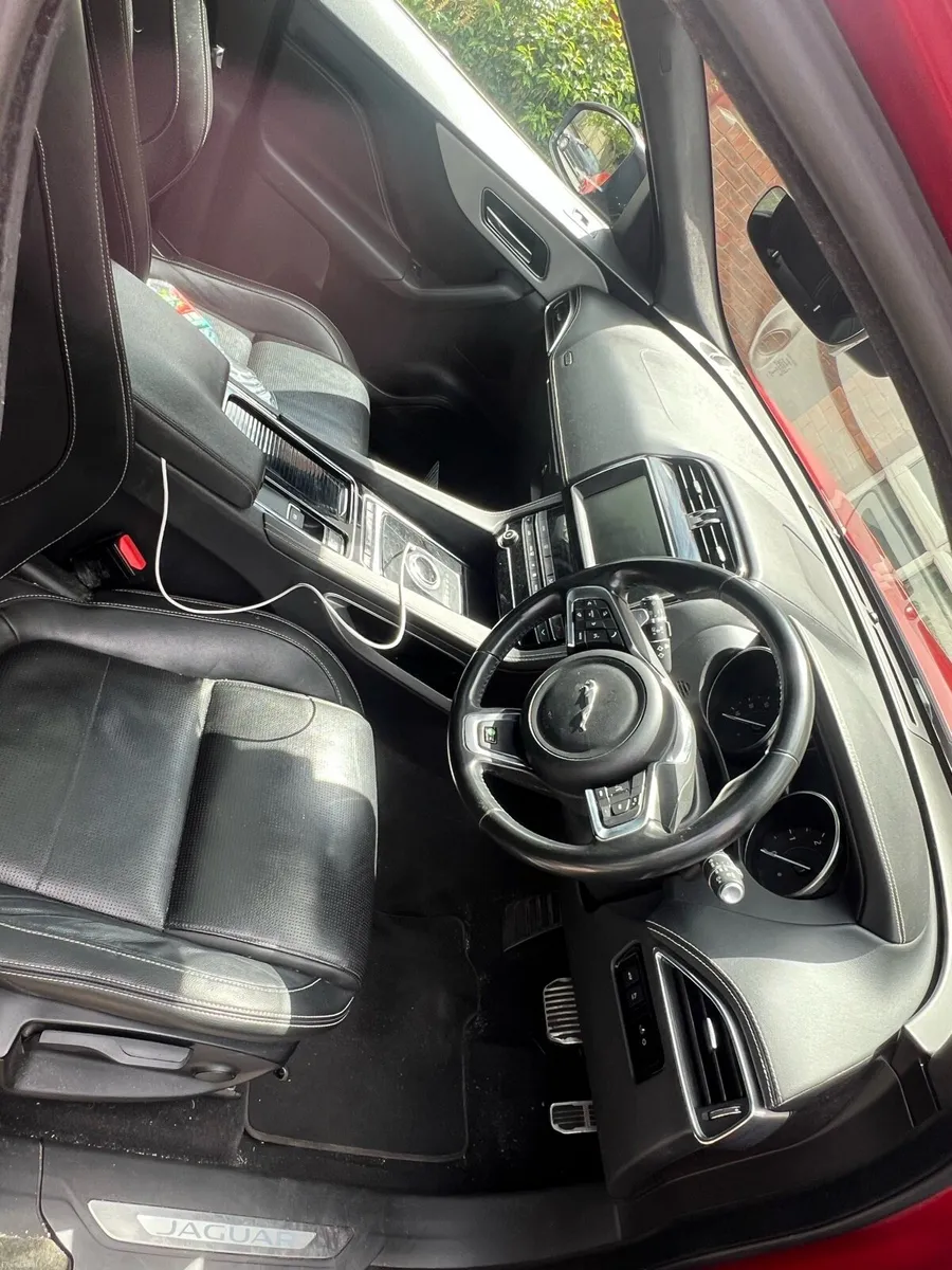 2020 Jaguar F-PACE 25D AWD R-Sport - Image 4