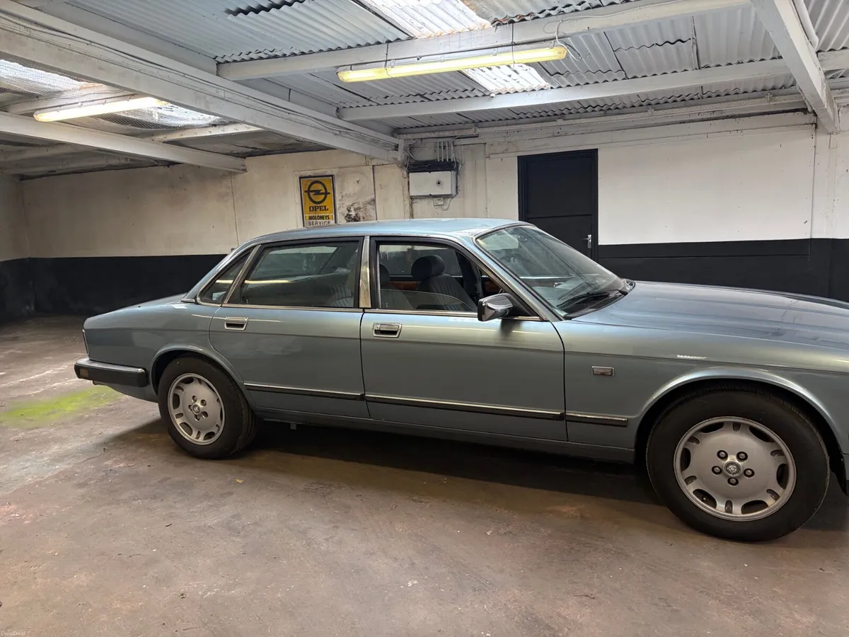 1990-Jaguar-XJ6 -2.9 litre - Image 3