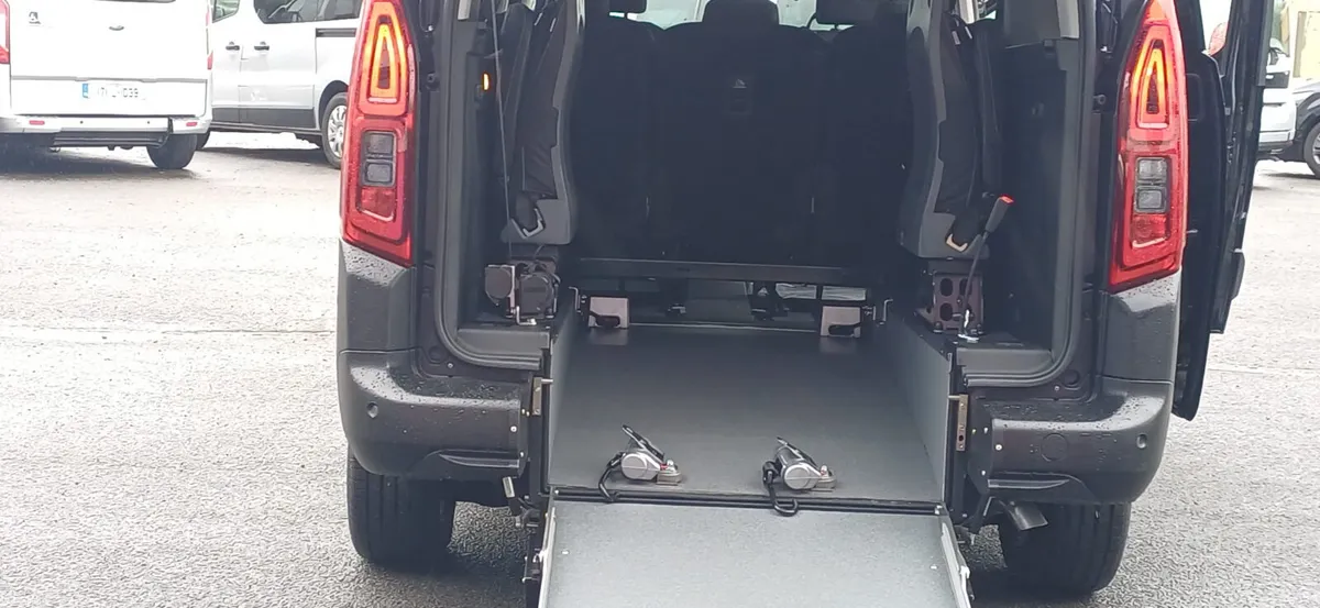 Wheelchair Accessible 262 Auto Citroen Berlingo - Image 6