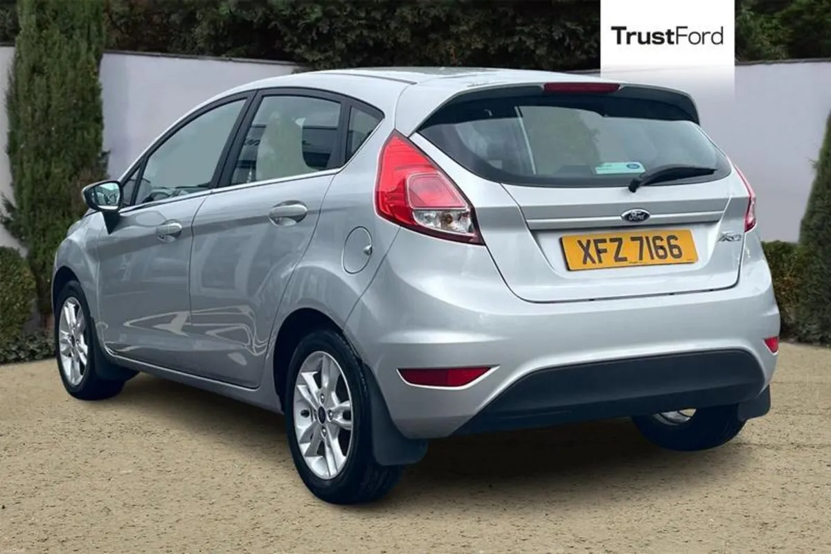 Ford Fiesta Zetec - Image 2