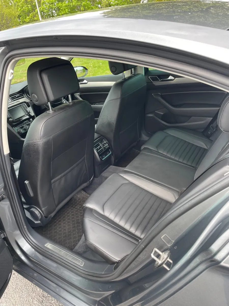 Volkswagen Passat 2016 - Image 2