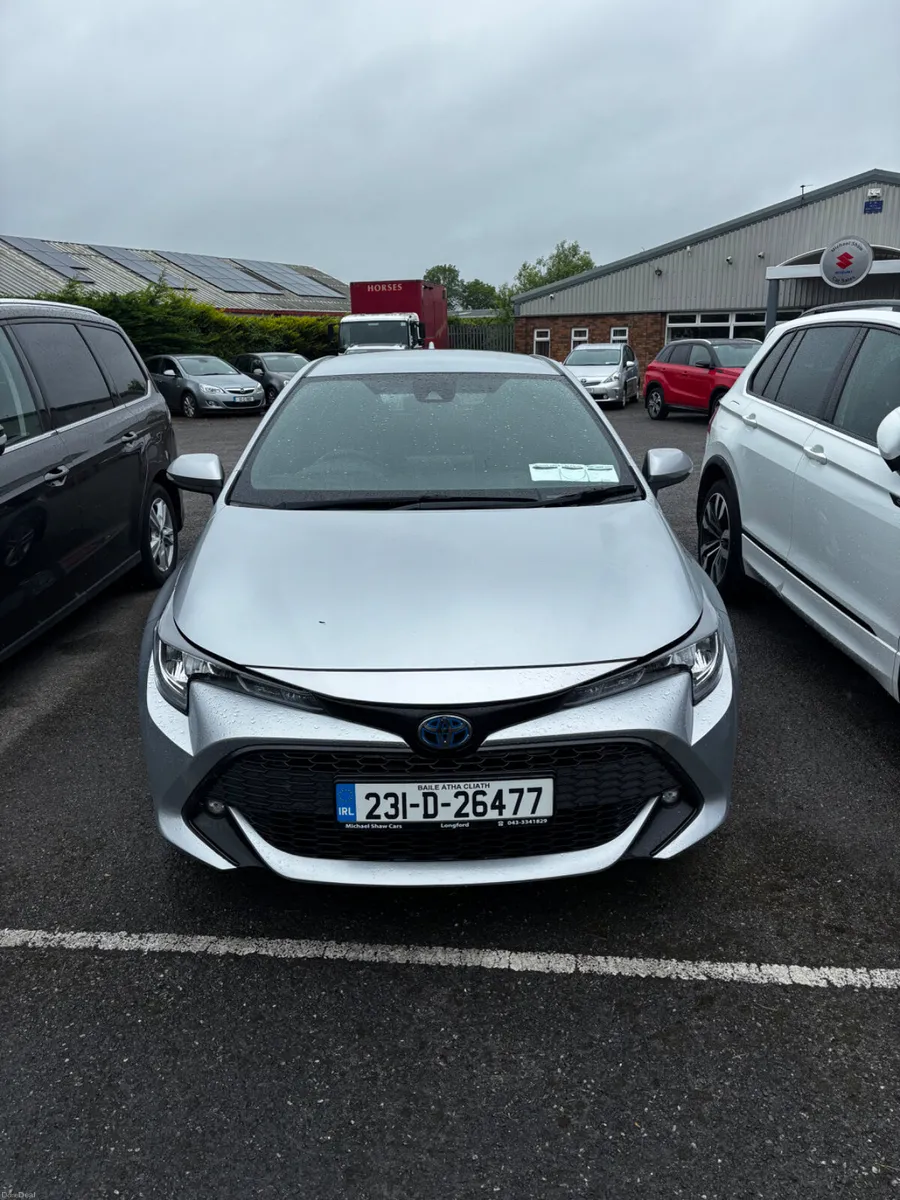 231 Toyota Corolla 1.8 Hybrid - Image 2