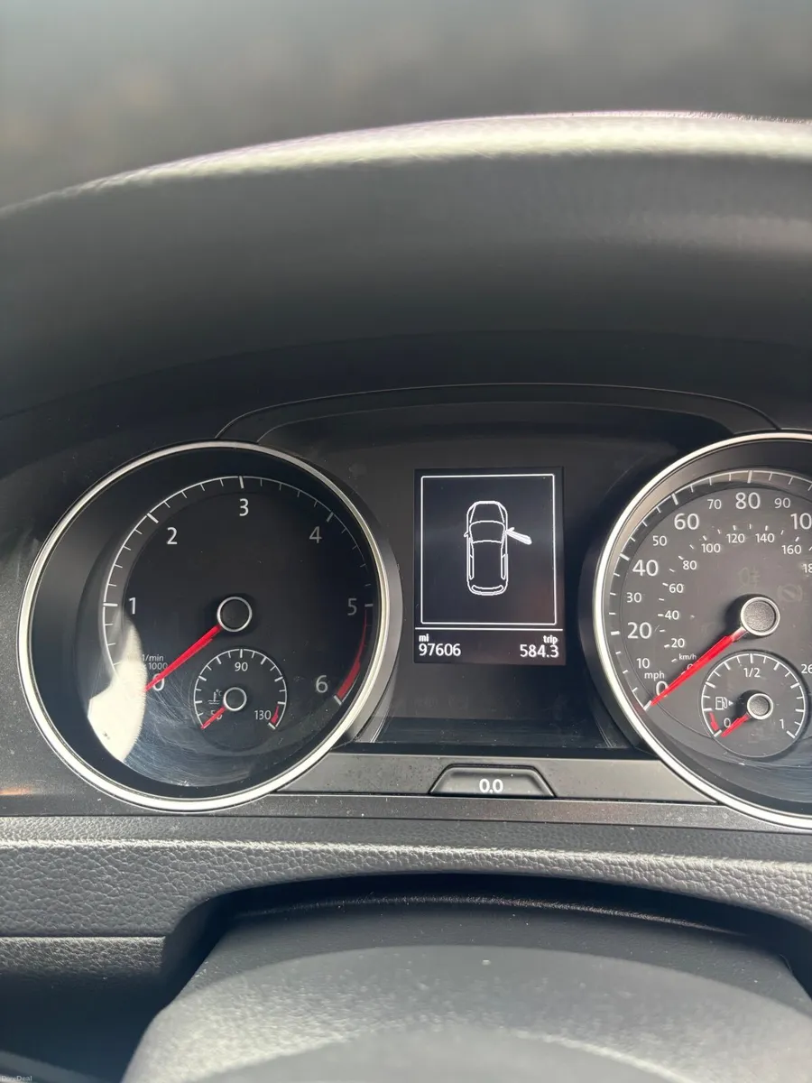 2017 Volkswagen Golf TDI - Image 2
