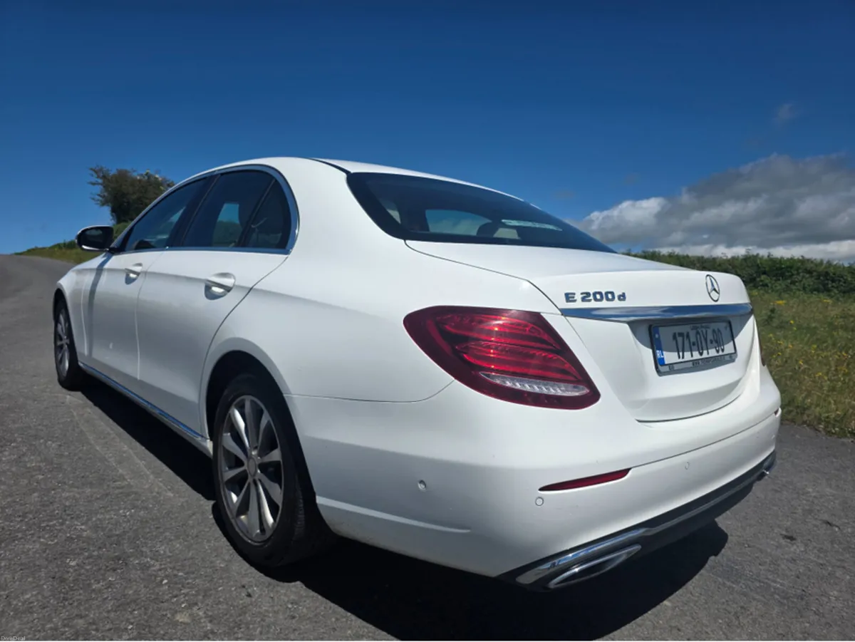 Mercedes-Benz E-Class 200 D AVANTGARDE 4DR 200D AU - Image 3