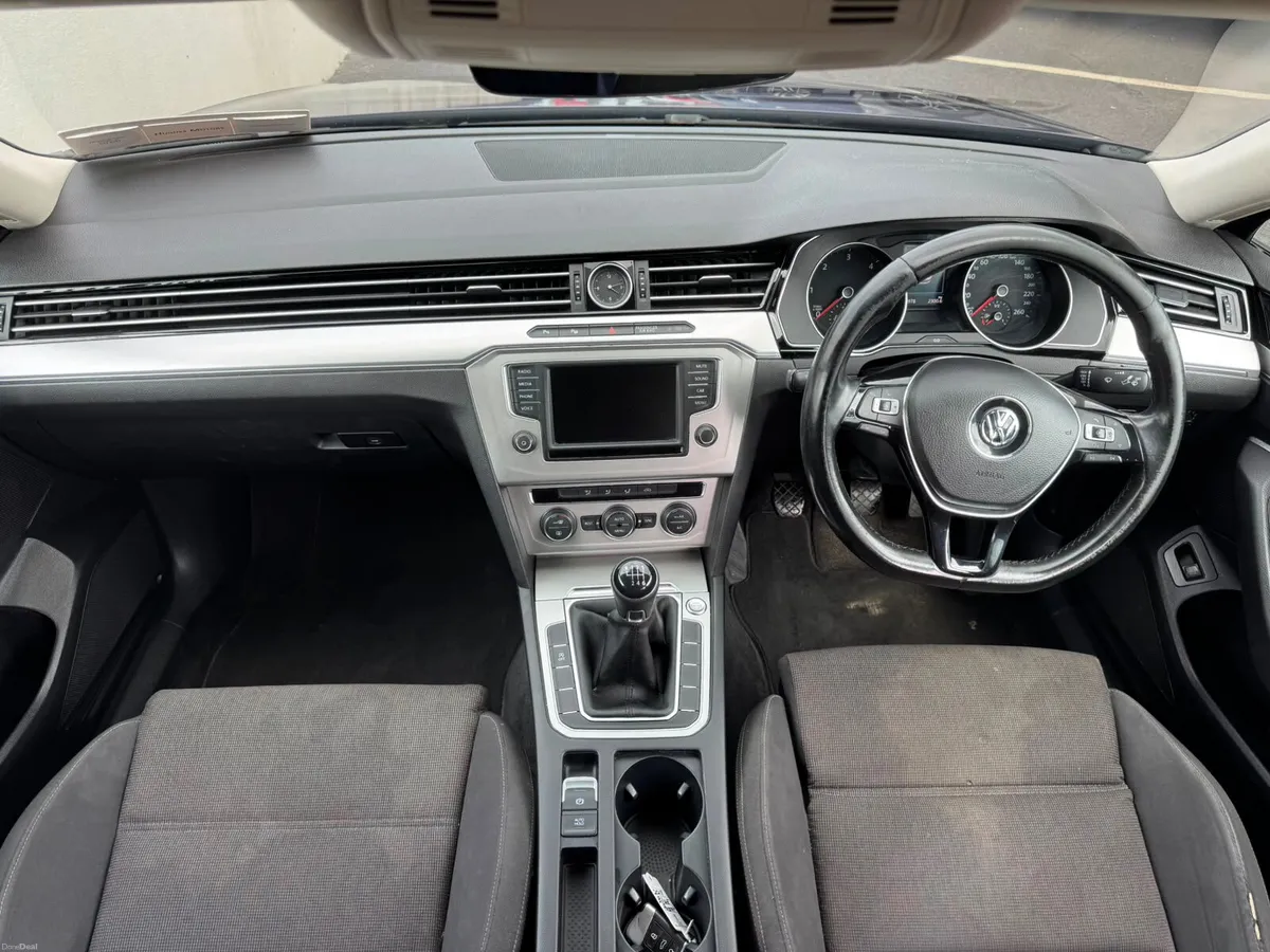 Volkswagen Passat 1.6 COMFORTLINE 2017 - Image 2