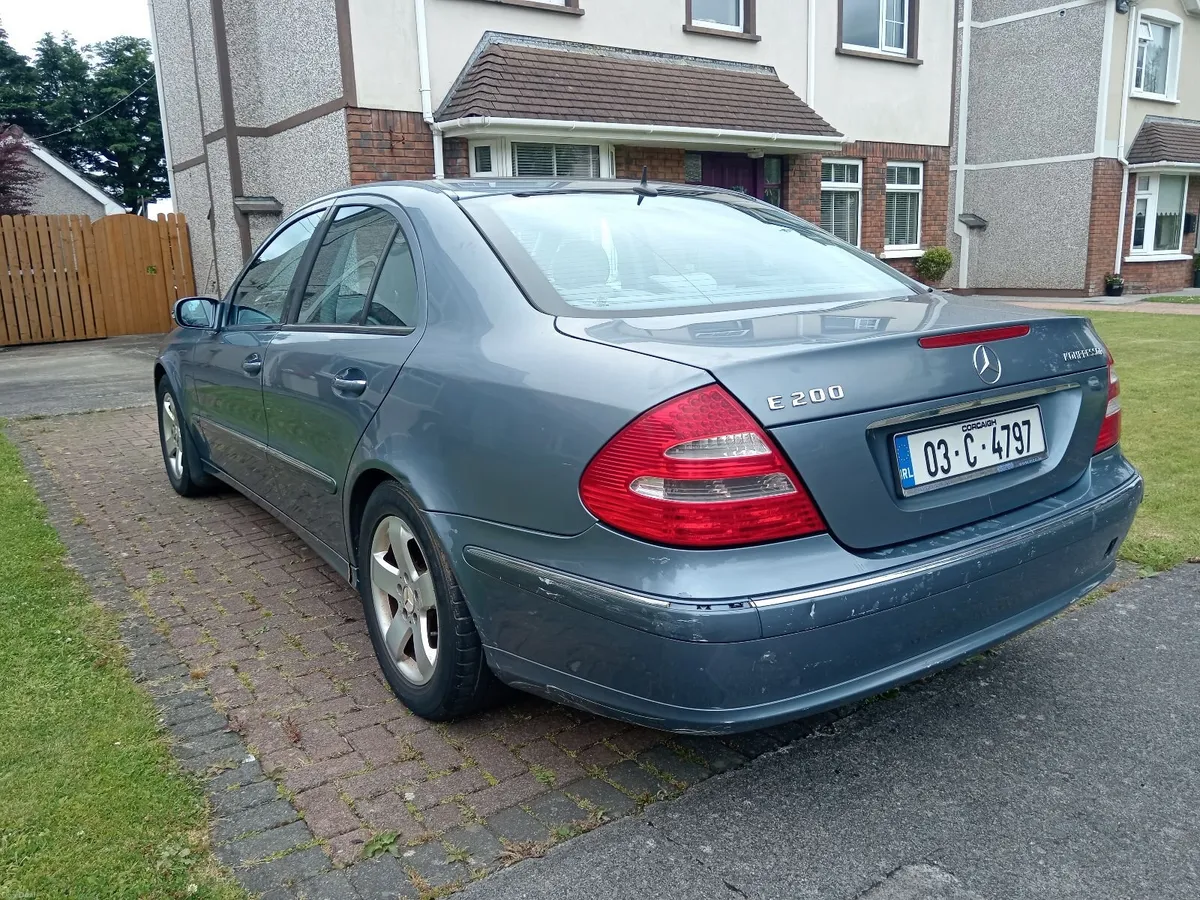 Mercedes-Benz E-Class 2003 - Image 4
