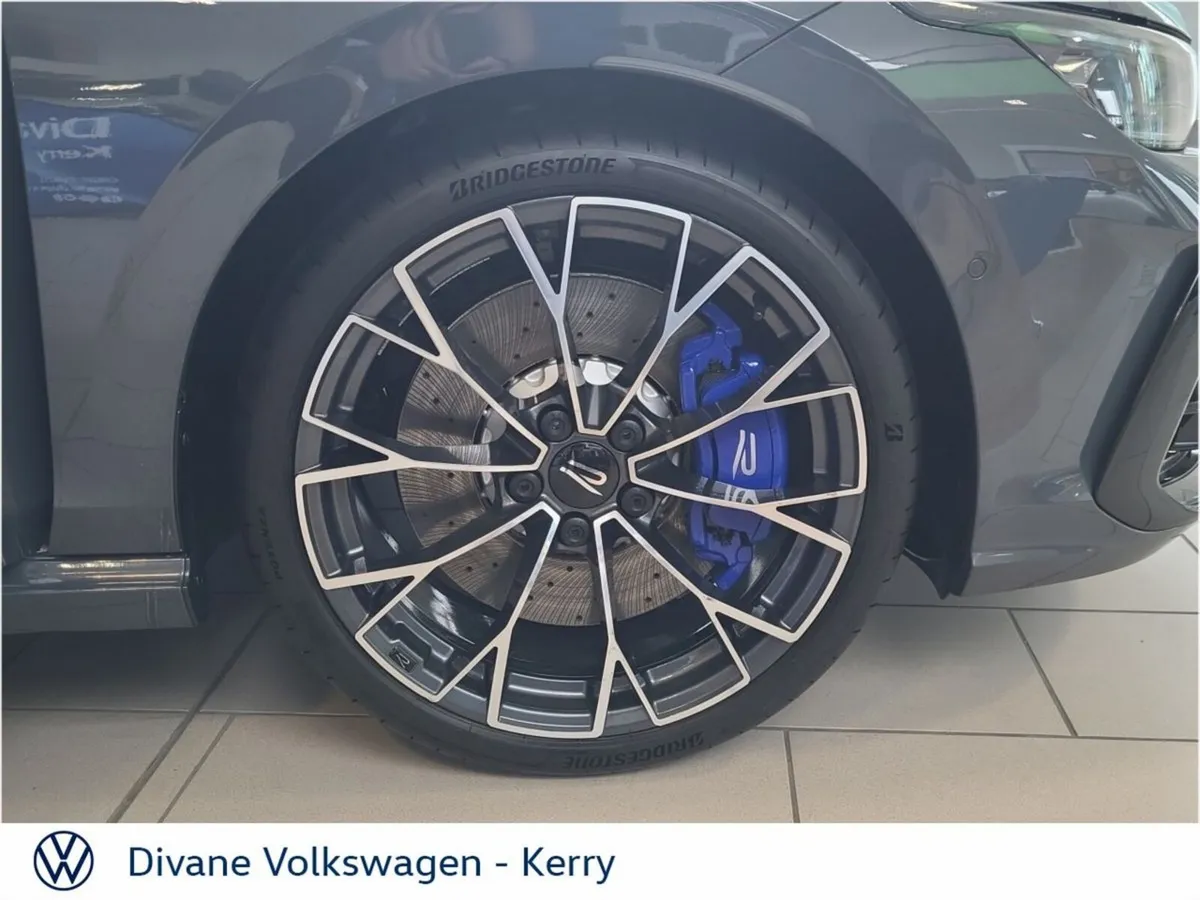 Volkswagen Golf R 2.0TSI 320BHP 4MOTION - Image 6