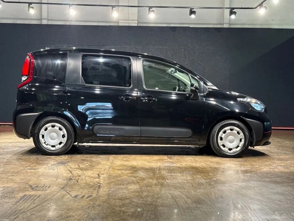 Toyota Sienta 1.5 HYBRID AUTOMATIC 7 SEATER - POWE - Image 3