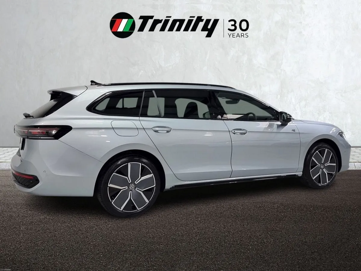 Volkswagen Passat ** R-LINE ** PAN ROOF ** DSG-AUT - Image 3