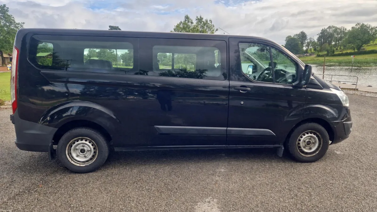 141 Ford Transit Custom  9 seater