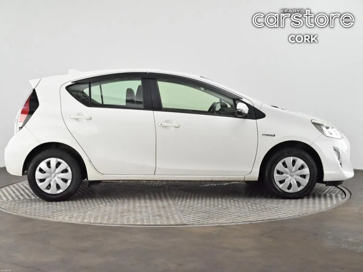 Toyota Aqua 1.8 Hybrid - Image 2