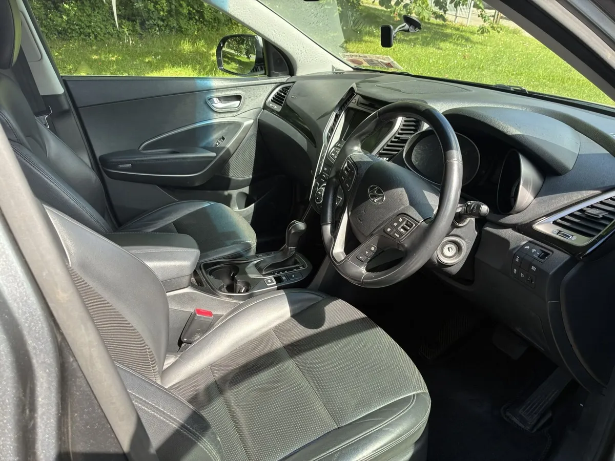 Hyundai Santa Fe 2015 - Image 2