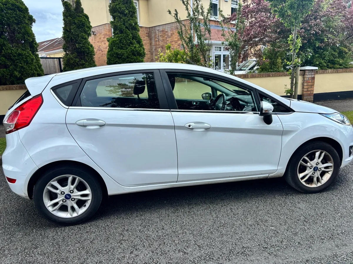Ford fiesta - Image 2