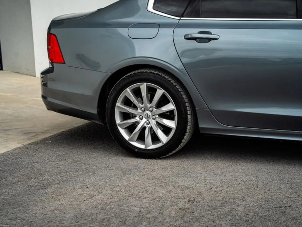 Volvo S90 D4 MOMENTUM PLUS - Image 4