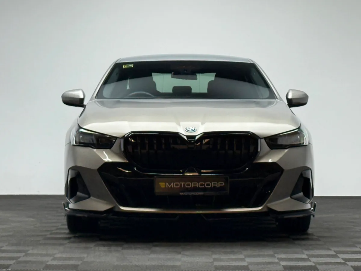 BMW 5-Series 530E M SPORT - Image 2