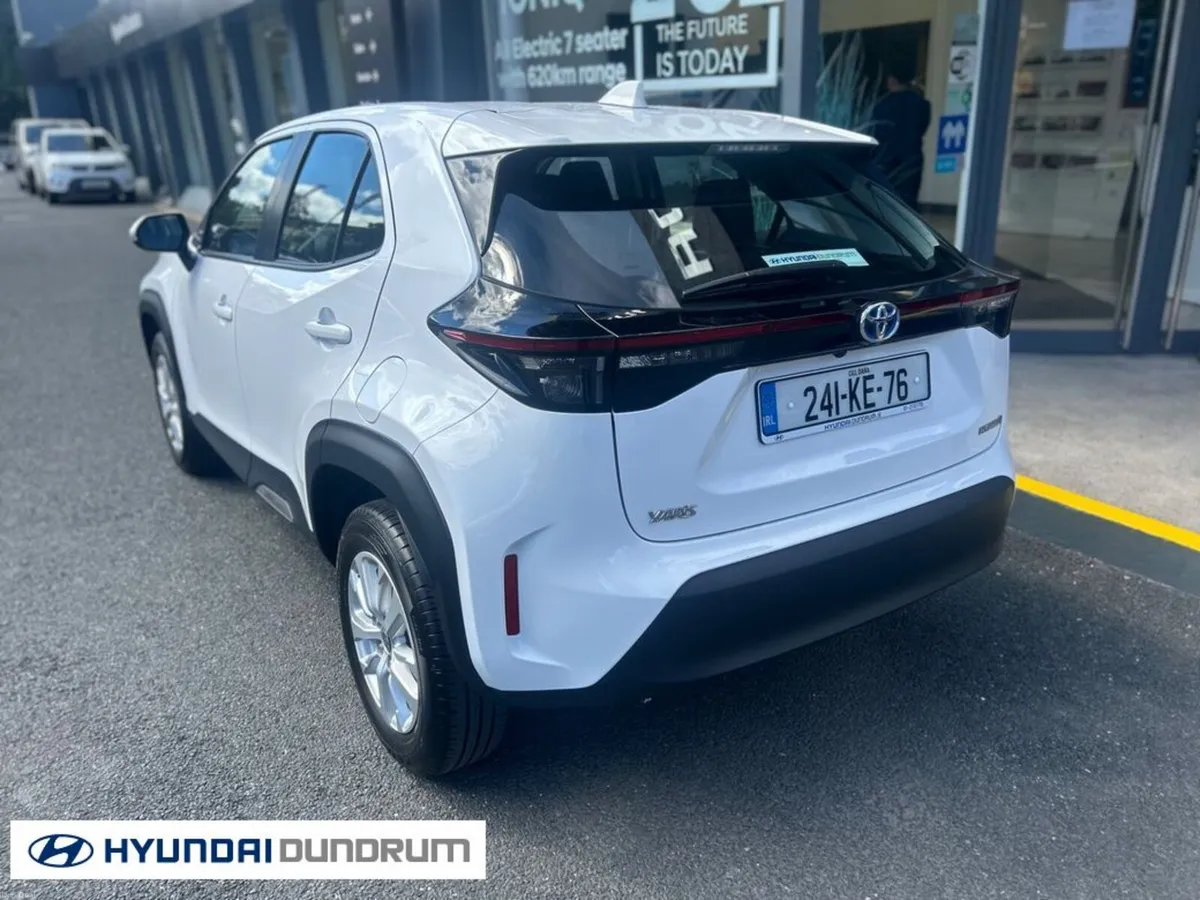 Toyota Yaris Cross Luna 4DR Auto - Image 3